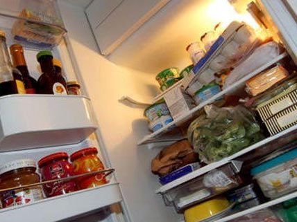Der Mann hatte Drogen sowie eine Waffe im Kühlschrank. Der Mann hatte Drogen sowie eine Waffe im Kühlschrank.