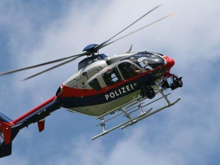 Der Polizeihubschrauber "Flir" war am Montag in Wien-Liesing im Einsatz. Der Polizeihubschrauber "Flir" war am Montag in Wien-Liesing im Einsatz.