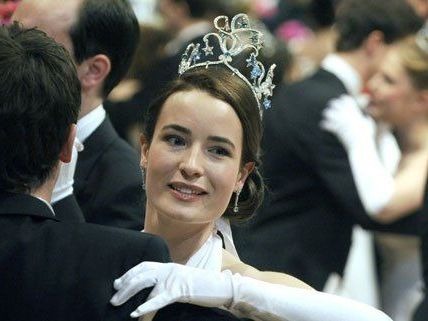 Bei der Eröffnung des Wiener Opernballs 2014 setzt man auf klassische Elemente. Bei der Eröffnung des Wiener Opernballs 2014 setzt man auf klassische Elemente.
