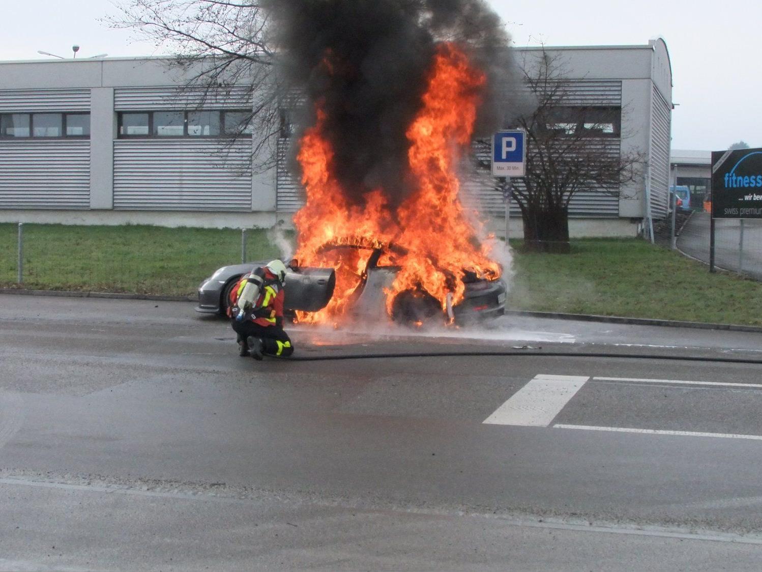Porsche GT3 im Schweizerischen Gossau komplett ausgebrannt.