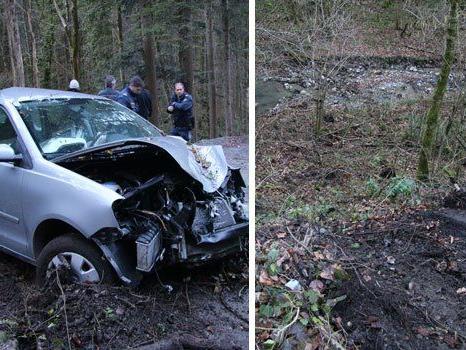 Das Fahrzeug des Ehepaars geriet aus unbekannter Ursache über die Böschung und stürzte ab.