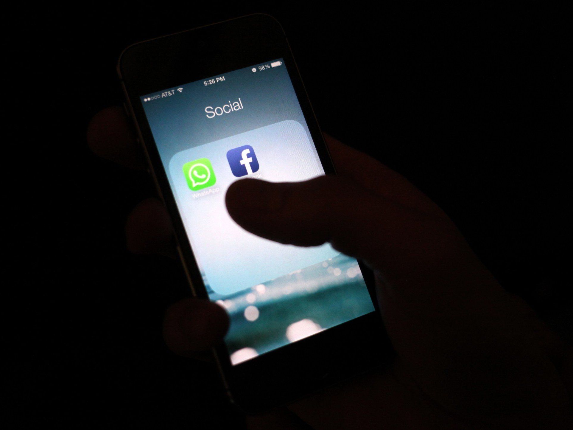 "WhatsApp bleibt unabhängig und werbefrei" - Datenschützer warnen "WhatsApp bleibt unabhängig und werbefrei" - Datenschützer warnen