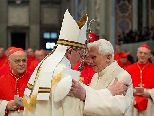 Treffen zweier Päpste im Petersdom