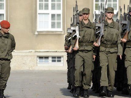 Der verliebte Soldat wollte zu seiner Freundin nach Wien und gab sich kriminell.