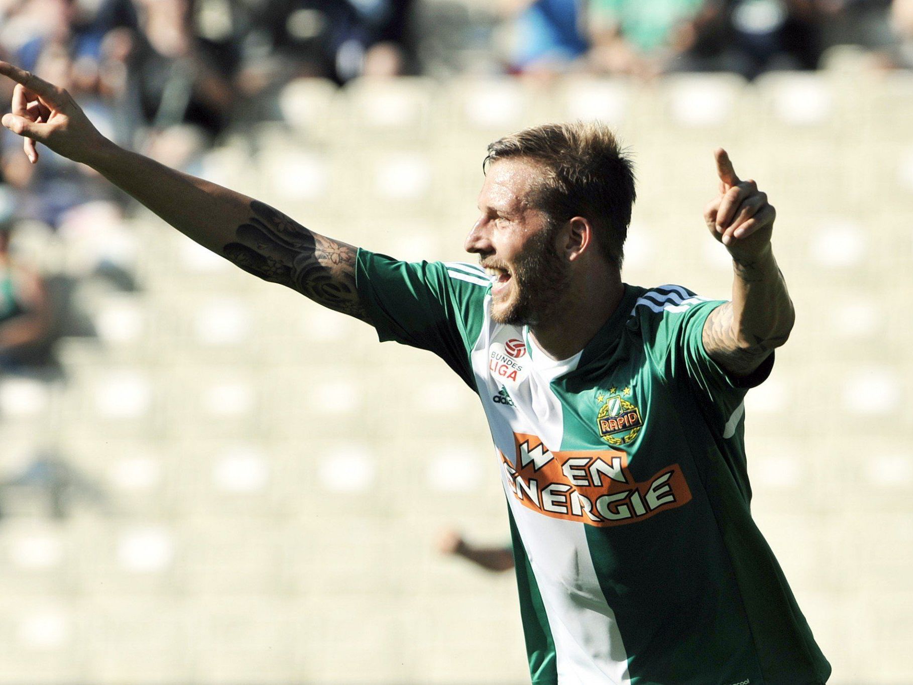 Guido Burgstaller bleibt noch bis Sommer 2015 beim SK Rapid Wien. Guido Burgstaller bleibt noch bis Sommer 2015 beim SK Rapid Wien.