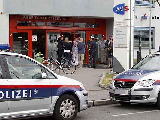 Immer wieder gibt es beim AMS bombendrohungen und Co. Immer wieder gibt es beim AMS bombendrohungen und Co.