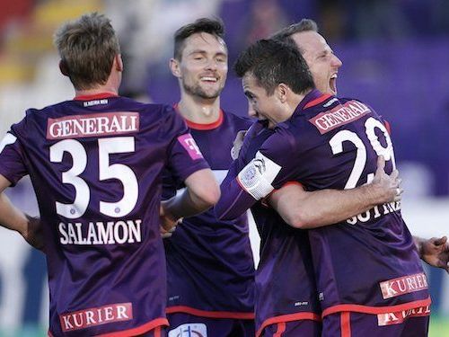 Tomas Jun (FK Austria Wien, 2.vr) jubelt mit Thomas Salamon, James Holland und Markus Suttner nach seinem Treffer zum 1:0 Tomas Jun (FK Austria Wien, 2.vr) jubelt mit Thomas Salamon, James Holland und Markus Suttner nach seinem Treffer zum 1:0