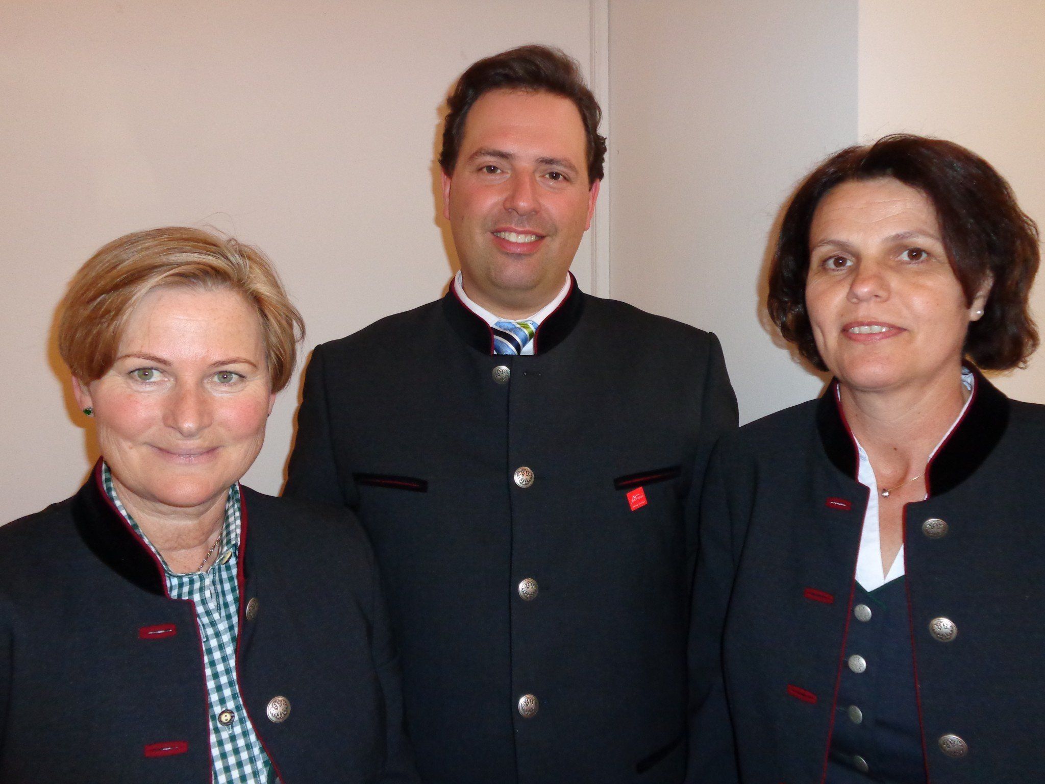 Manuel Bitschnau mit Marlies und Erika vom Tourismusbüro Bartholomäberg. Manuel Bitschnau mit Marlies und Erika vom Tourismusbüro Bartholomäberg.