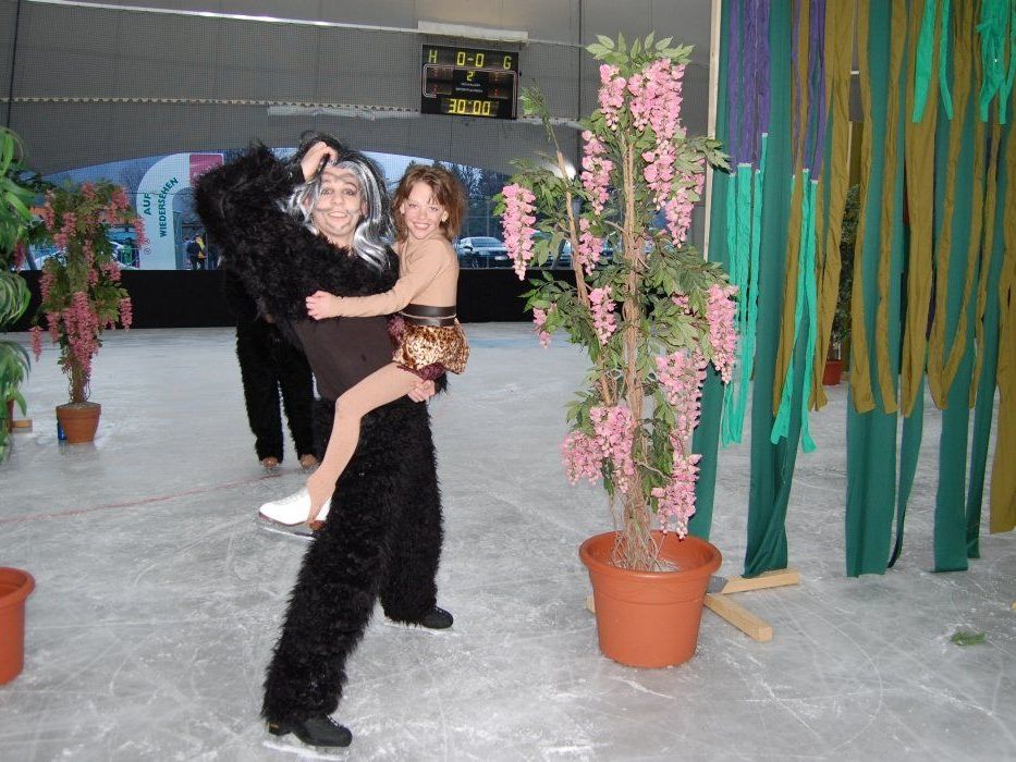 „Tarzan“ bildete die große Schlussnummer der „Show on Ice“. „Tarzan“ bildete die große Schlussnummer der „Show on Ice“.