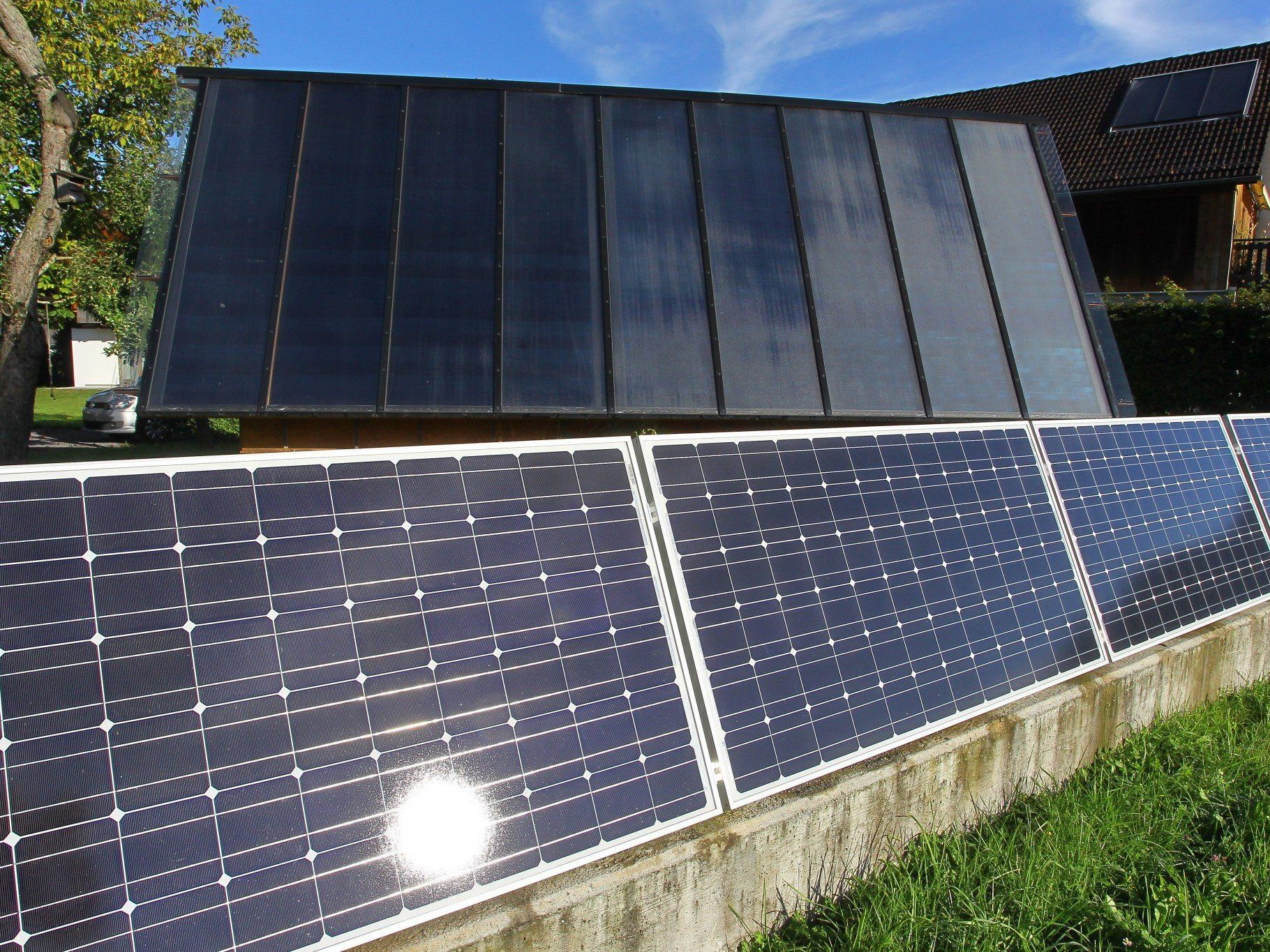 Solaranlagen, die mehr als 5.000 Killowattstunden pro Jahr leisten, werden künftig besteuert. Solaranlagen, die mehr als 5.000 Killowattstunden pro Jahr leisten, werden künftig besteuert.