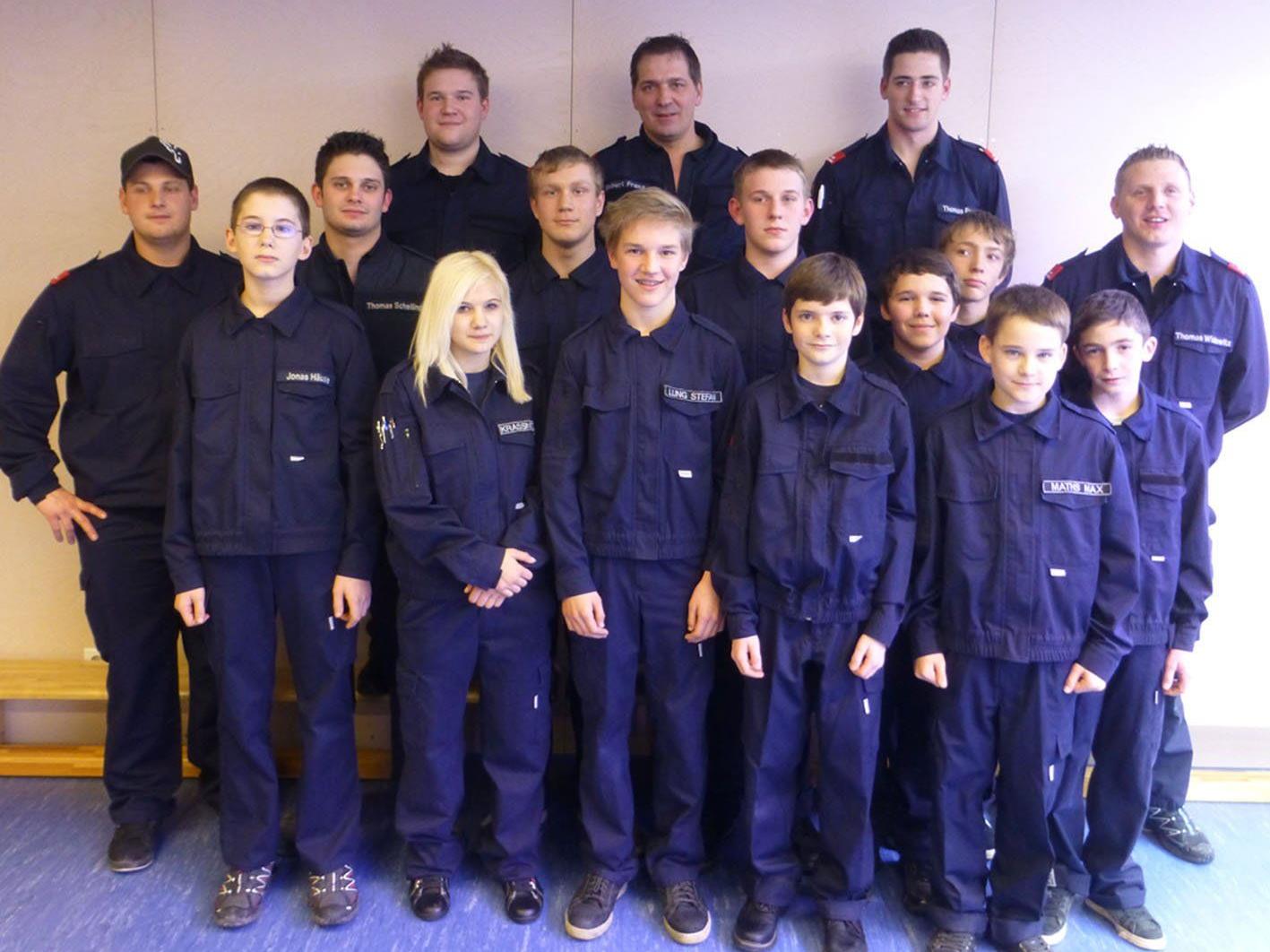 Die Hohenemser Feuerwehrjugend mit ihren Betreuern und Kdt. Robert Franz (hinten Mitte).