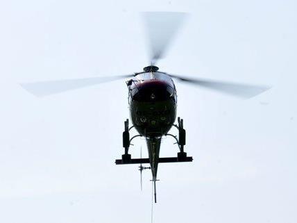 Mit einem Hubschrauber wurde die Leiche des Verunglückten geborgen.