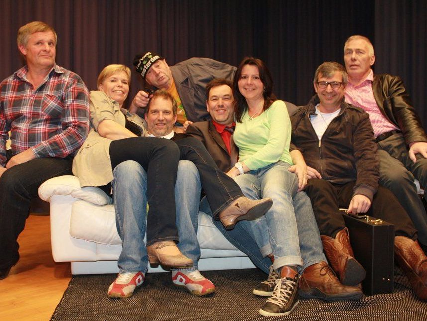Die Schauspieler des Theaters Krumbach fiebern bereits der Premiere entgegen. Die Schauspieler des Theaters Krumbach fiebern bereits der Premiere entgegen.