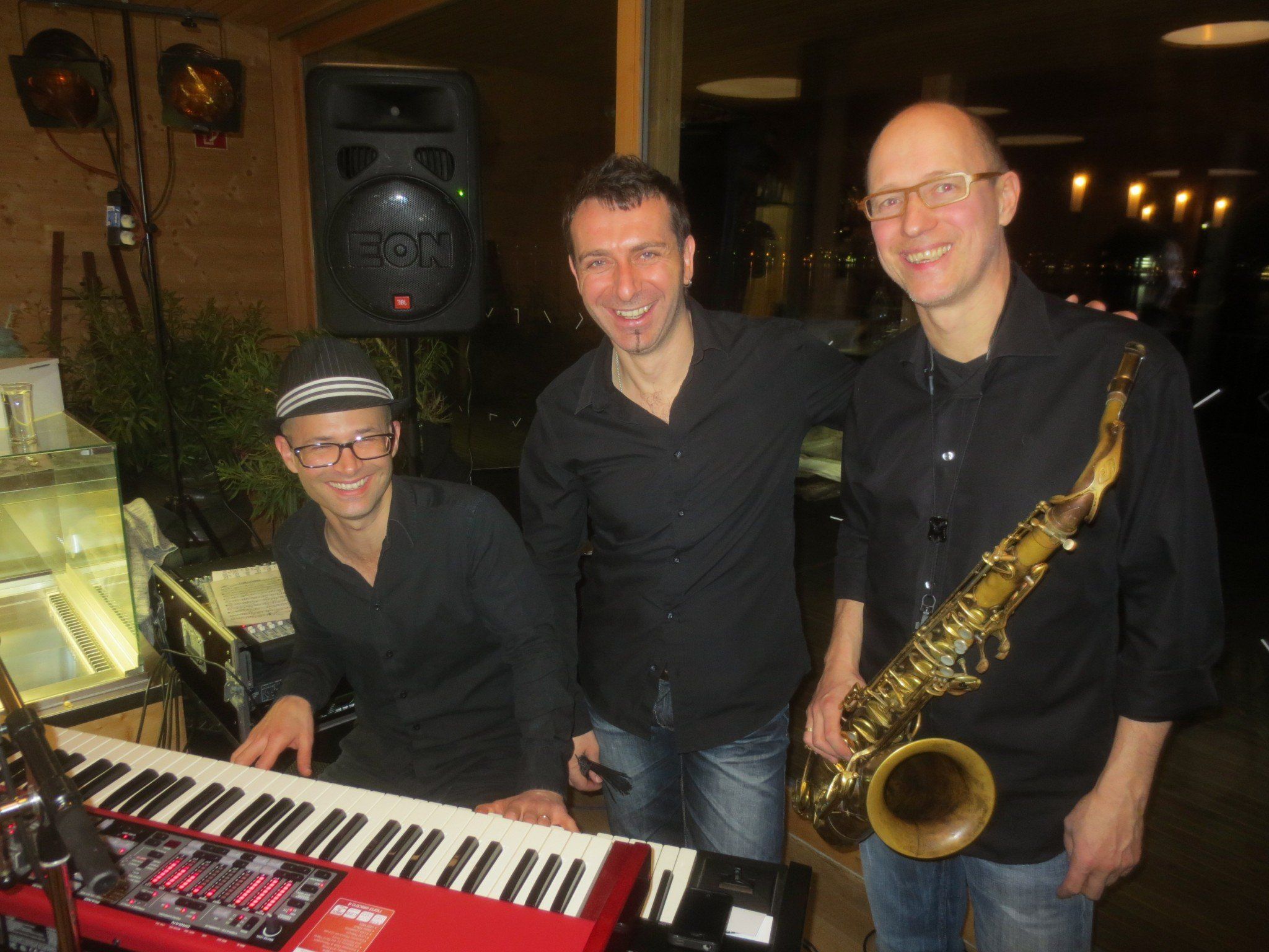 Jazzabend mit Flair mit dem „Jazz und Blues Trio Christof Waibel“ im Badehaus am Lochauer Kaiserstrand. Jazzabend mit Flair mit dem „Jazz und Blues Trio Christof Waibel“ im Badehaus am Lochauer Kaiserstrand.