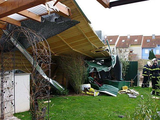 Sturmschaden an einem Dach in Wiener Neustadt Sturmschaden an einem Dach in Wiener Neustadt