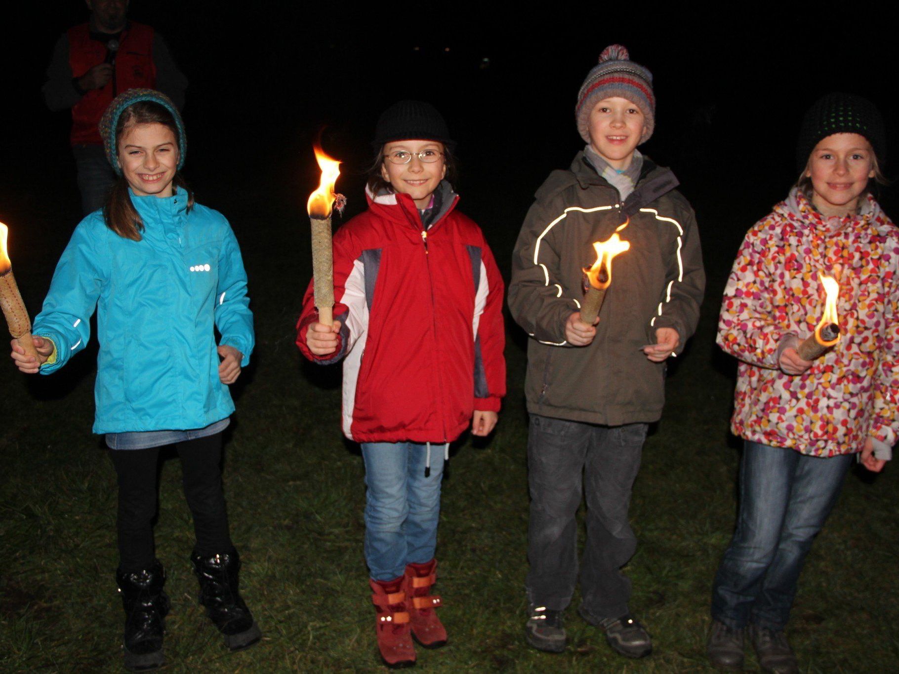 Teresa, Hannah, Elias und Hannah wurden per Los als "Kinderfunkenanzünder" bestimmt. Teresa, Hannah, Elias und Hannah wurden per Los als "Kinderfunkenanzünder" bestimmt.