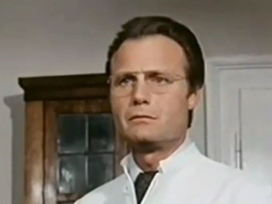 Karl Walter Diess in einer Folge von "Derrick". Karl Walter Diess in einer Folge von "Derrick".