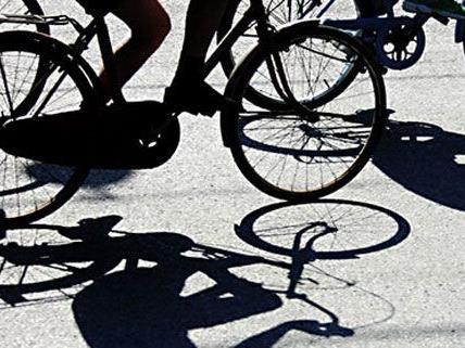 Wien Landstraße: Zwei Radfahrer stoßen zusammen - 51-Jährige schwer verletzt
