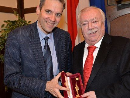 Markus Kraetschmer wurde für seine Tätigkeit bei der Austria ausgezeichnet. Markus Kraetschmer wurde für seine Tätigkeit bei der Austria ausgezeichnet.
