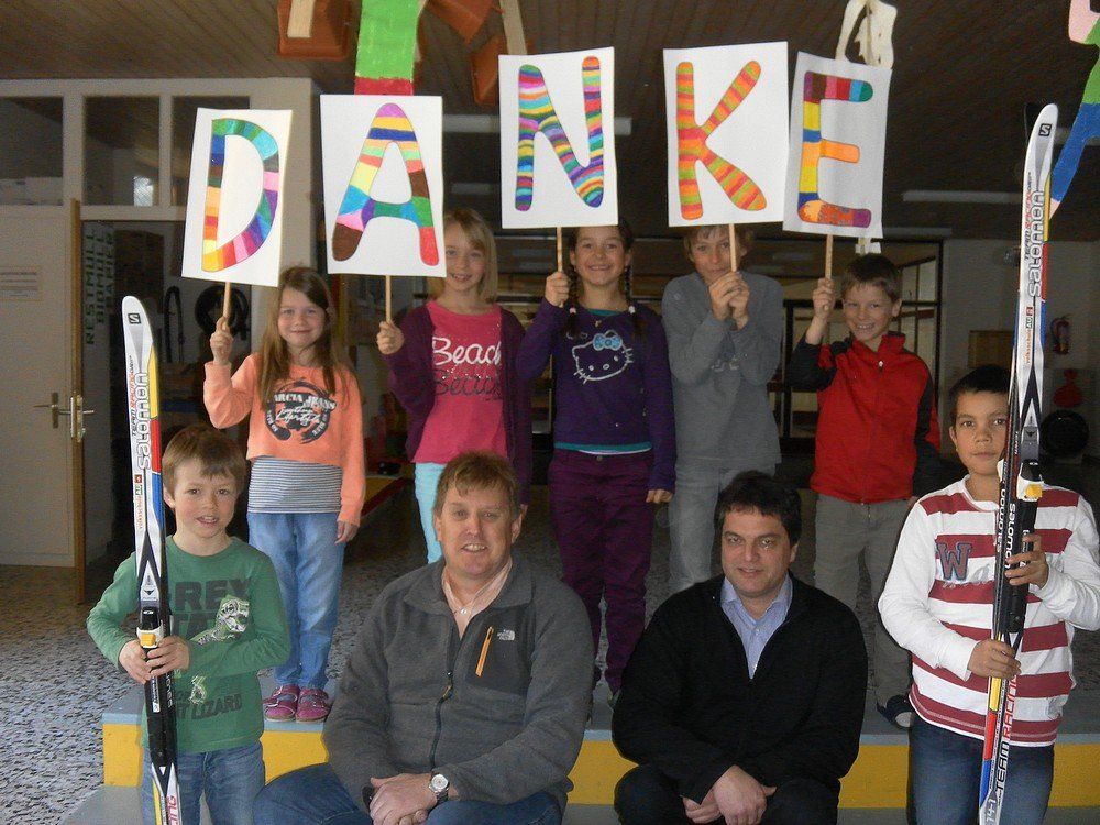Die Kinder mit Direktor Normann Lässer und Bürgermeister Andreas Simma Die Kinder mit Direktor Normann Lässer und Bürgermeister Andreas Simma