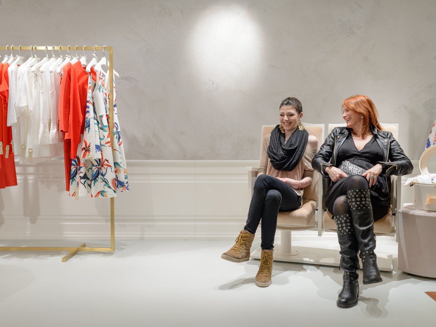 Die Ex-Missen tauschen amüsiert im Modehaus Sagmeister Die Frau Erfahrungen aus ihren Misswahl-Zeiten aus. Die Ex-Missen tauschen amüsiert im Modehaus Sagmeister Die Frau Erfahrungen aus ihren Misswahl-Zeiten aus.