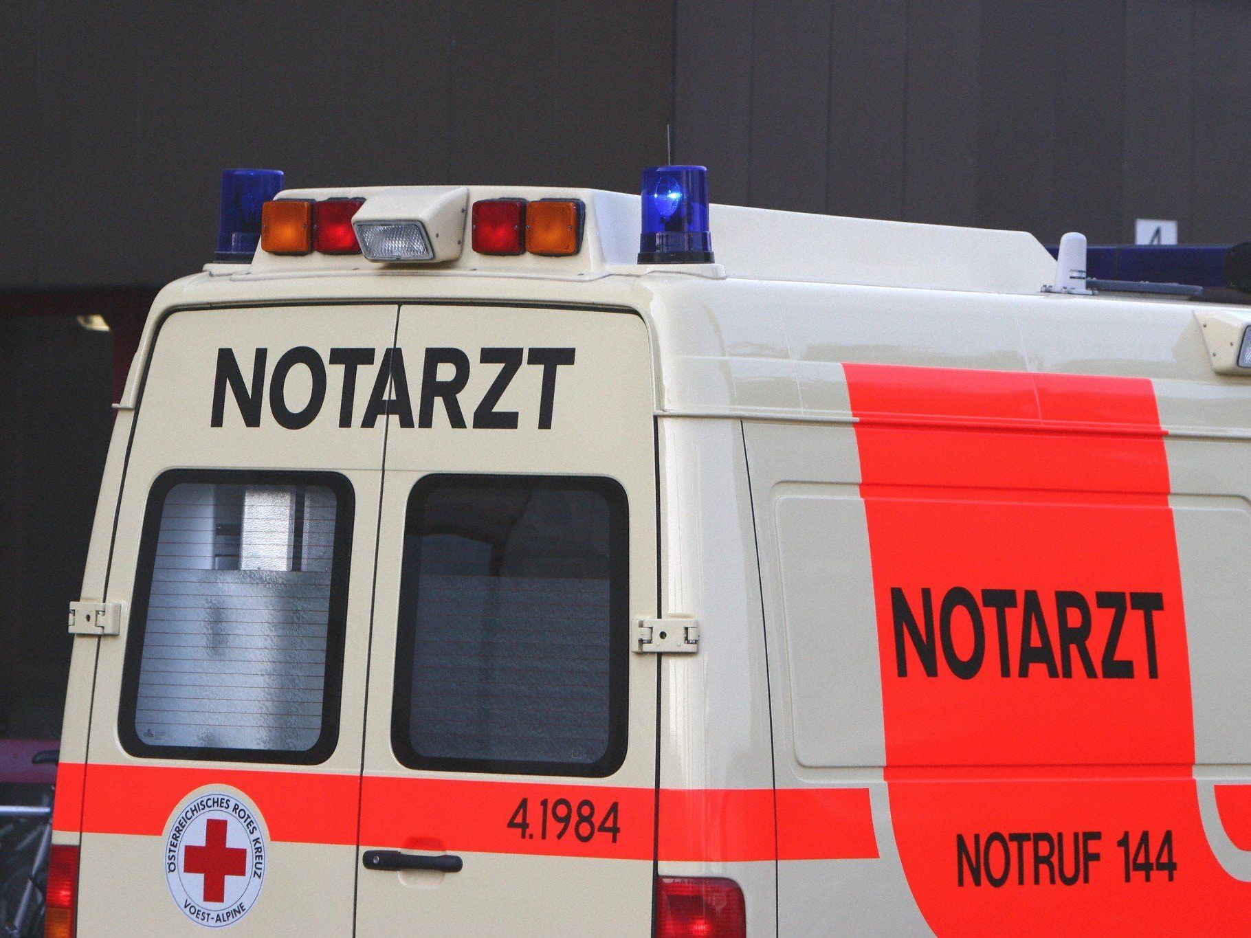 Der 32-jährige Radfahrer wurde mit der Rettung in das Krankenhaus Dornbirn gebracht Der 32-jährige Radfahrer wurde mit der Rettung in das Krankenhaus Dornbirn gebracht