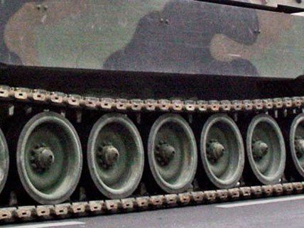 Der angekündigte Jobabbau beim heimischen Panzerbauer Steyr ist nun fix. Der angekündigte Jobabbau beim heimischen Panzerbauer Steyr ist nun fix.