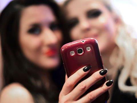 Selfies machen - das Um und Auf bei sozialer weiblicher Interaktion?