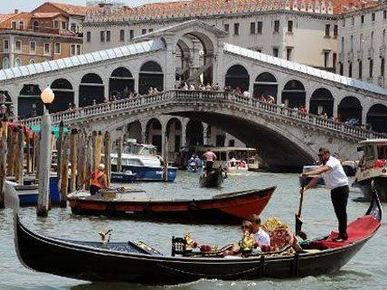 tatsächlich ist eine Gondelfahrt in Venedig teurer als die Bahnfahrt nach Wien.