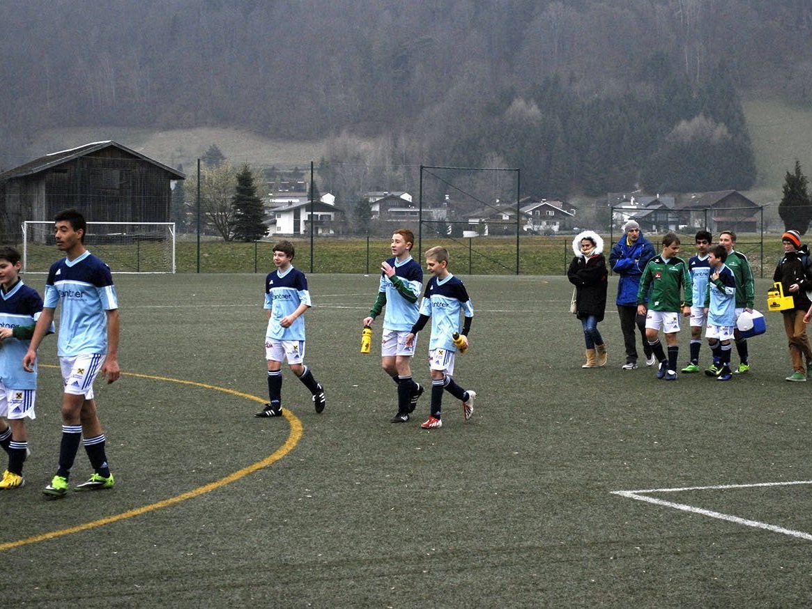 Spieler der SPG Montafon U14 nach dem Testspiel am 14. März 2014 in Schruns Spieler der SPG Montafon U14 nach dem Testspiel am 14. März 2014 in Schruns