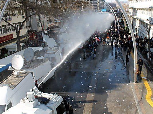 Hartes Vorgehen der Polizei in Ankara