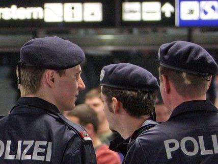 Wien - Leopoldstadt : Lebensrettung durch Polizeibeamte