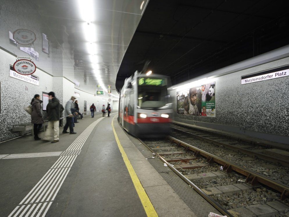 Mann schoss in Wien mit Gaspistole auf Straßenbahn Mann schoss in Wien mit Gaspistole auf Straßenbahn