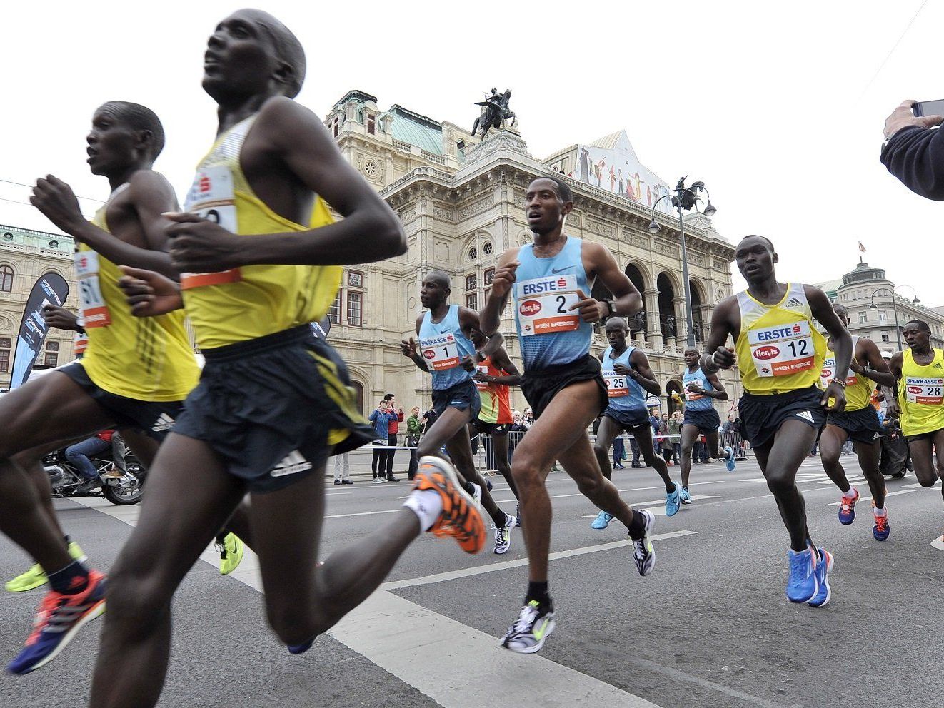 Getu Feleke (Starnummer 2) gewann den Wien-Marathon 2014.