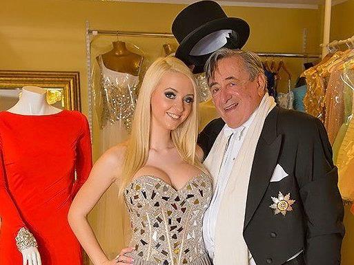 Richard Lugner und sein "Spatzi" Cathy beim Kleiderkauf für den Opernball 2014.