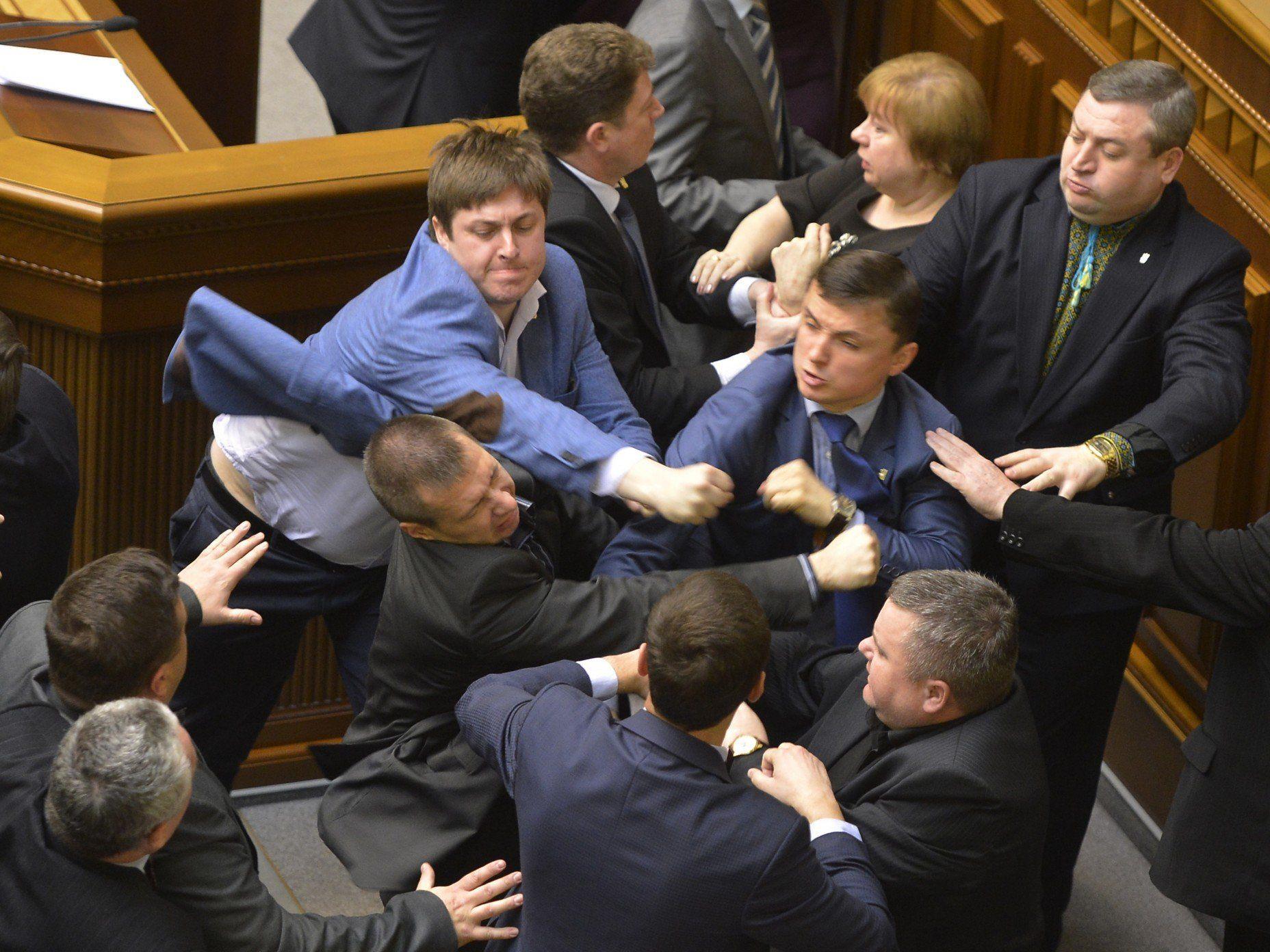 Ukraine: Swoboda-Parlamentarier griffen Kommunistenchef an.