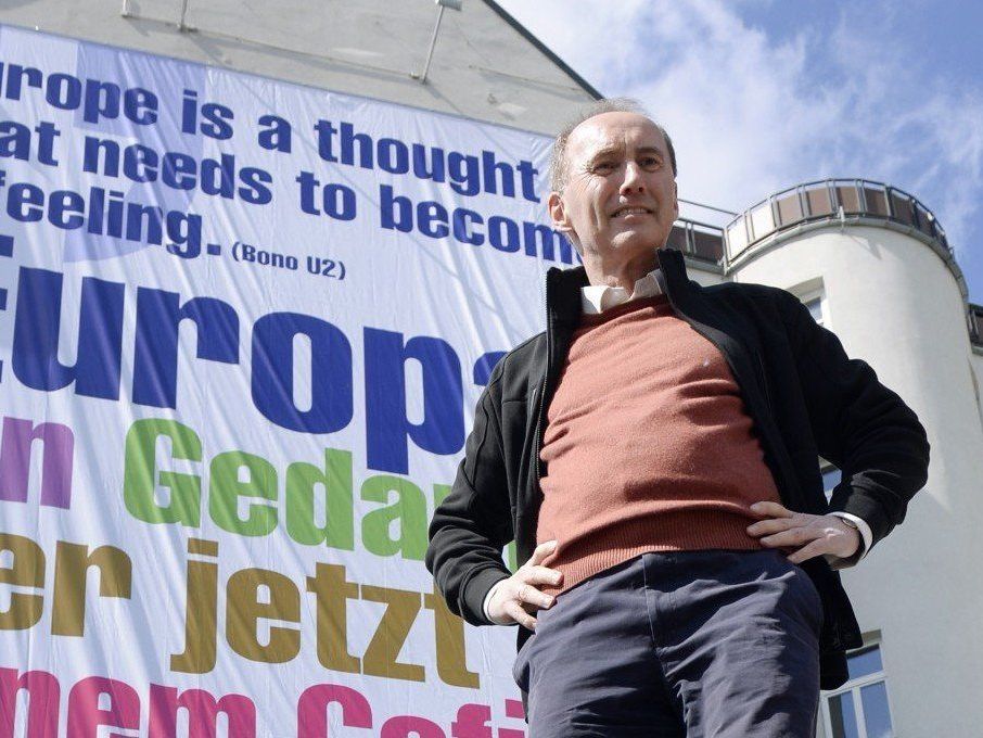 Ärger wegen Bono-Zitat auf ÖVP-Plakaten für die Europawahl 2014. Ärger wegen Bono-Zitat auf ÖVP-Plakaten für die Europawahl 2014.