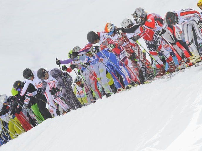 Fast 600 Skisportler sind beim legendären und spektakulären Weißen Rausch am Start. Fast 600 Skisportler sind beim legendären und spektakulären Weißen Rausch am Start.