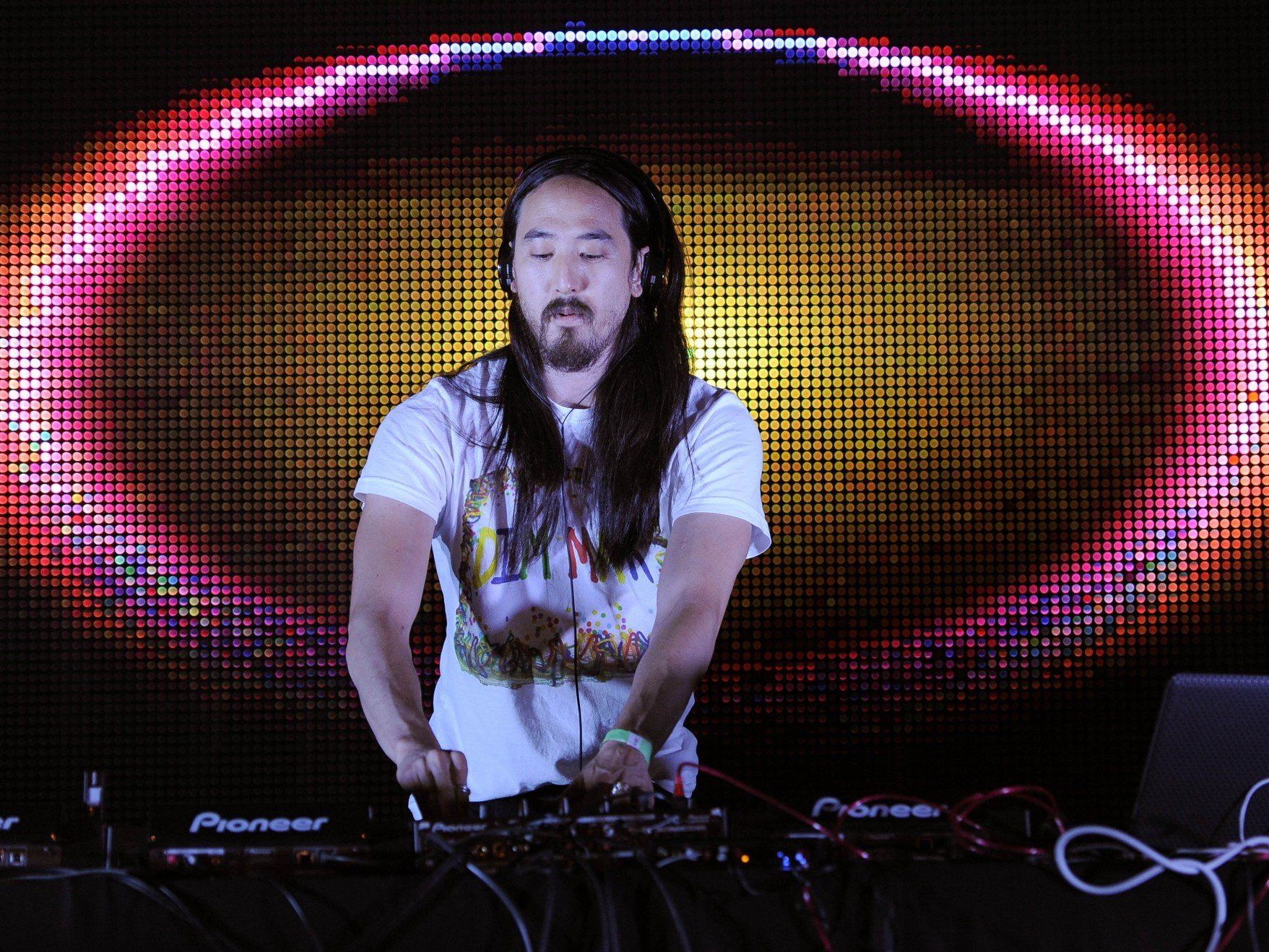 Steve Aoki tritt beim Lake Festival 2014 auf.