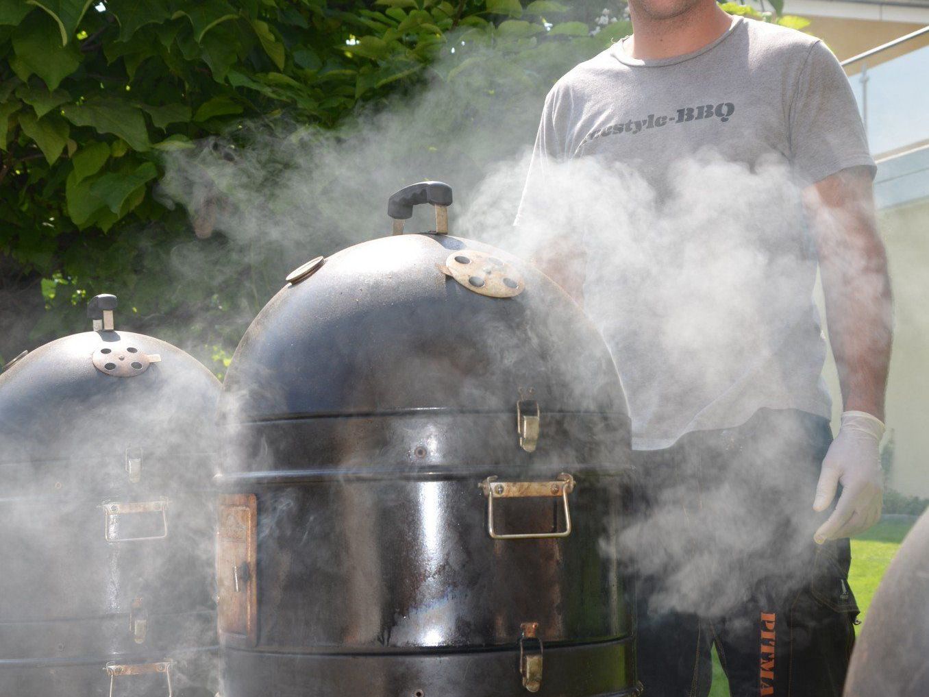 Pitmaster Andreas Franz lädt am Samstag zur Eröffnung und gibt Tipps rund ums Grillen. Pitmaster Andreas Franz lädt am Samstag zur Eröffnung und gibt Tipps rund ums Grillen.