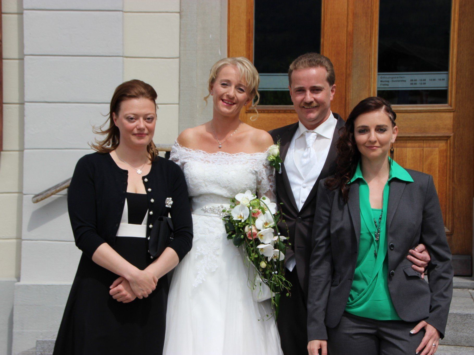 Mag. (FH) Daniela Gabrielli und Markus Däubel feierten am 25. 4. ihre Hochzeit. Mag. (FH) Daniela Gabrielli und Markus Däubel feierten am 25. 4. ihre Hochzeit.