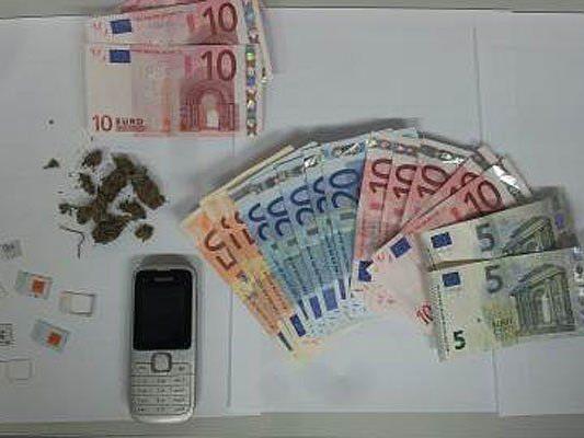 Geld und Drogen wurden bei dem Dealer gefunden