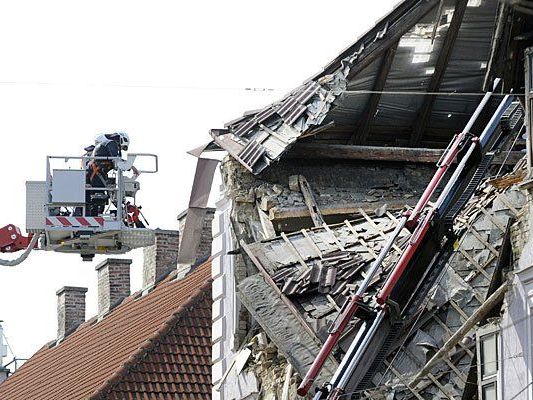 Trümmer blieben nach der Explosion in dem Haus in Wien 15 Trümmer blieben nach der Explosion in dem Haus in Wien 15