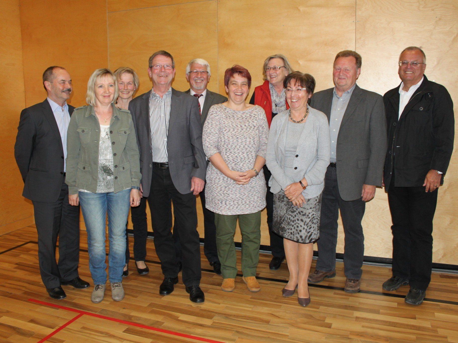 Vorstand des Kranken- und Altenpflegeverein Klaus-Weiler-Fraxern. v.li.: Herbert Mathis, Kassier Stv., Klaus; Chrstine Summer, Weiler; Waltraud Winkler, Weiler; Robert Längle, Obmann, Kaus; Franz Hartmann, Kassier, Klaus; Rosi Hödl, Schriftführerin Stv., Klaus; Monika Ebner, Fraxern; Linde Adler, Schriftführerin, Klaus; Alfons Längle, Obmann Stv., Weiler; Fritz Amann, Fraxern. Vorstand des Kranken- und Altenpflegeverein Klaus-Weiler-Fraxern. v.li.: Herbert Mathis, Kassier Stv., Klaus; Chrstine Summer, Weiler; Waltraud Winkler, Weiler; Robert Längle, Obmann, Kaus; Franz Hartmann, Kassier, Klaus; Rosi Hödl, Schriftführerin Stv., Klaus; Monika Ebner, Fraxern; Linde Adler, Schriftführerin, Klaus; Alfons Längle, Obmann Stv., Weiler; Fritz Amann, Fraxern.