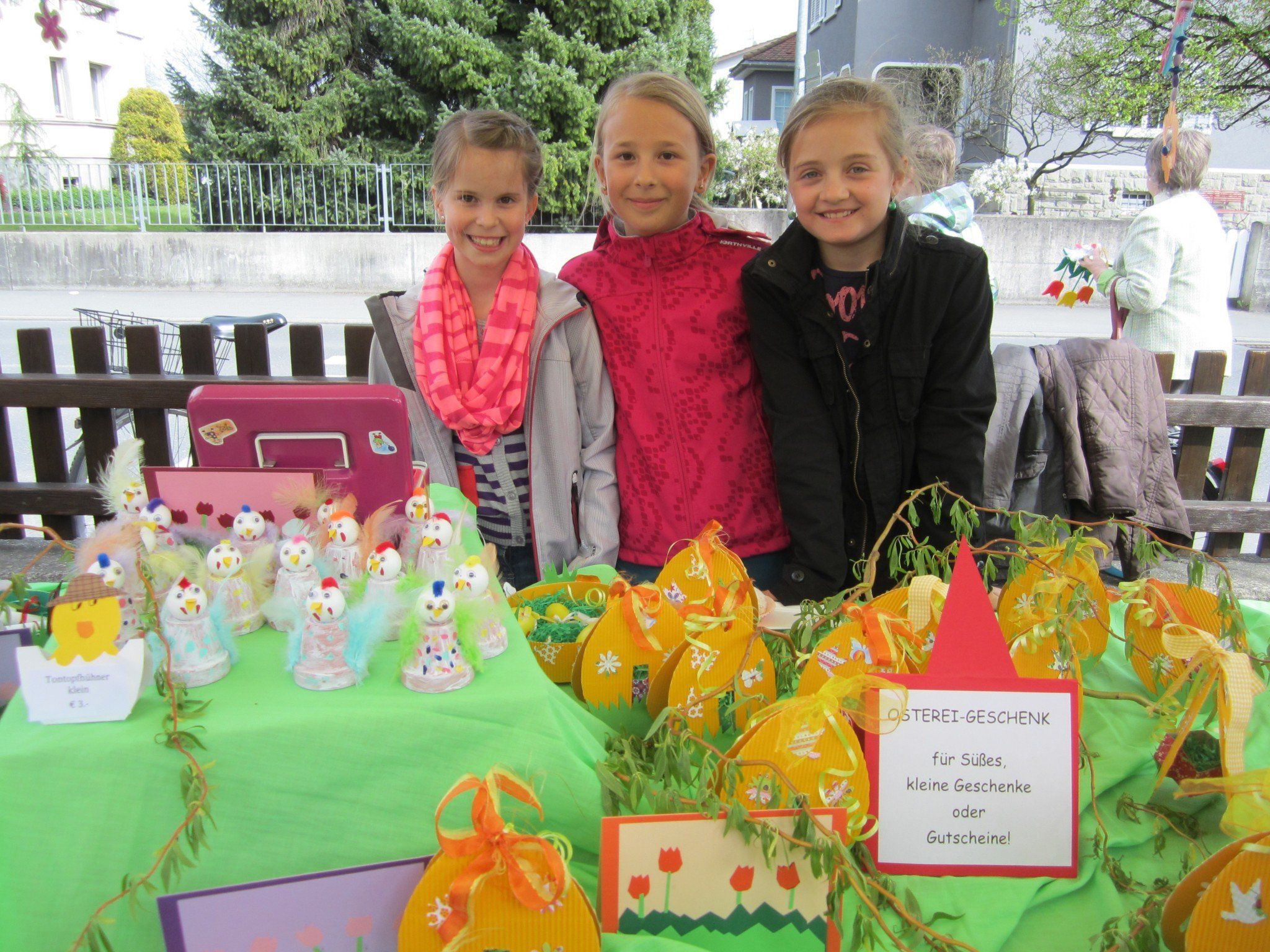 Auf dem Osterbazar wurde fleißig verkauft Auf dem Osterbazar wurde fleißig verkauft