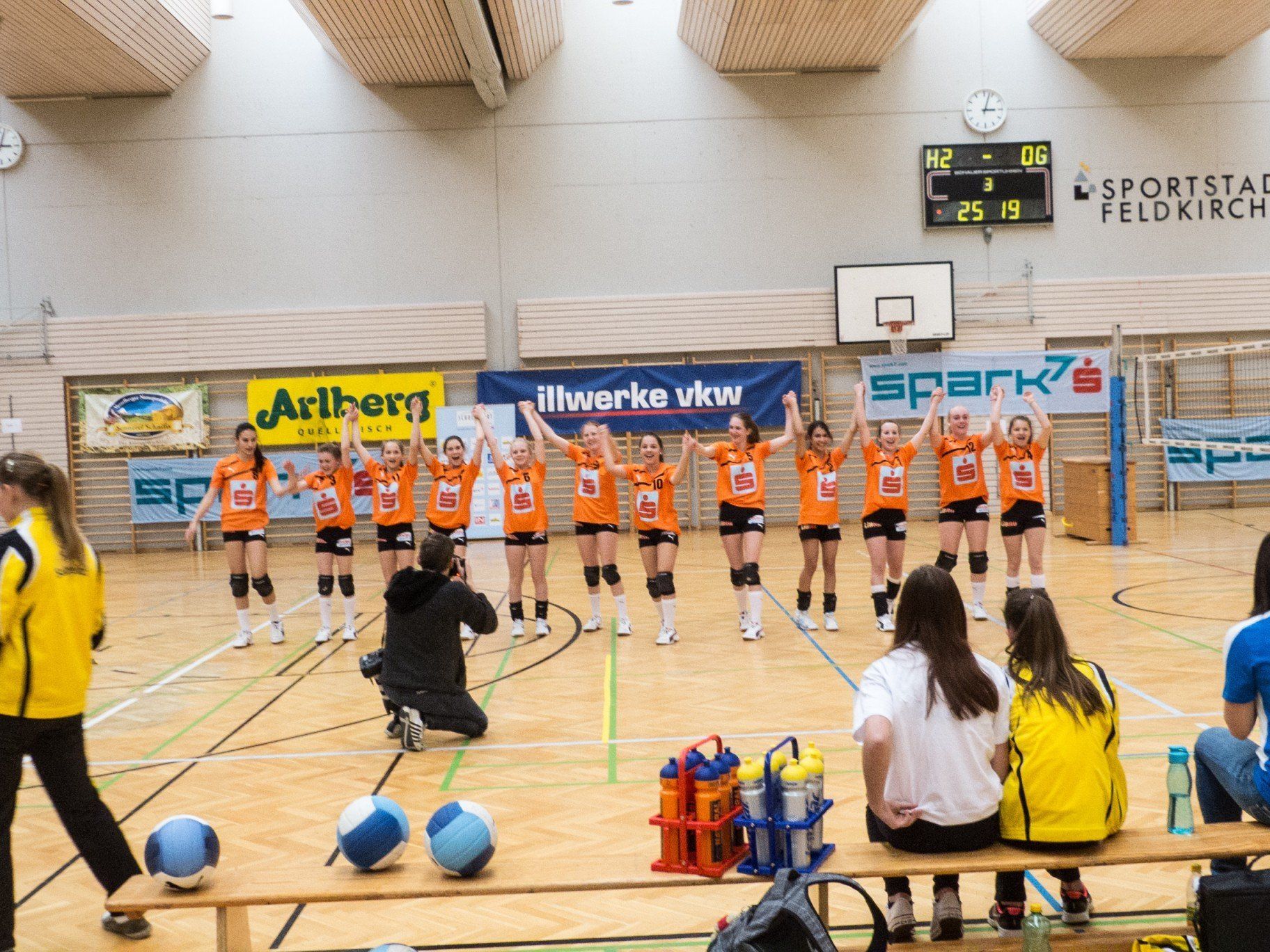 Unsere Spielerinnen v.l.n.r.: Sema Tuluk, Emma Gwiggner, Leonie Meier, Franziska Schöch, Lea Plibersek, Michelle Meier (Kapitänin), Laura Decker, Anna-Lena Dobler, Stefanie Ammann, Celine Breuß, Anna Nachbaur, Celine Mähr. Unsere Spielerinnen v.l.n.r.: Sema Tuluk, Emma Gwiggner, Leonie Meier, Franziska Schöch, Lea Plibersek, Michelle Meier (Kapitänin), Laura Decker, Anna-Lena Dobler, Stefanie Ammann, Celine Breuß, Anna Nachbaur, Celine Mähr.