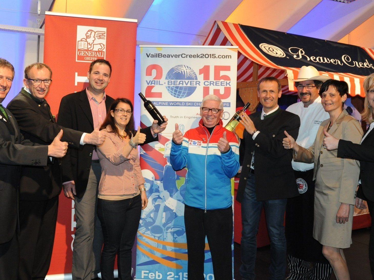 Von links nach rechts: Stefan Jochum (Gemeinde Lech), Toni Honsig (Generali Winzer-Initiative Probus), Siegerwinzer Andreas und Sandra Urban Ludwig Kurz (Vize-Bürgermeister von Vail), Siegerwinzer Kurt und Beatrix Hummel, Jay McCartney, Küchenchef (Cob House Beaver Creek) und Ulli Hager vom Weinkomitee Weinviertel.