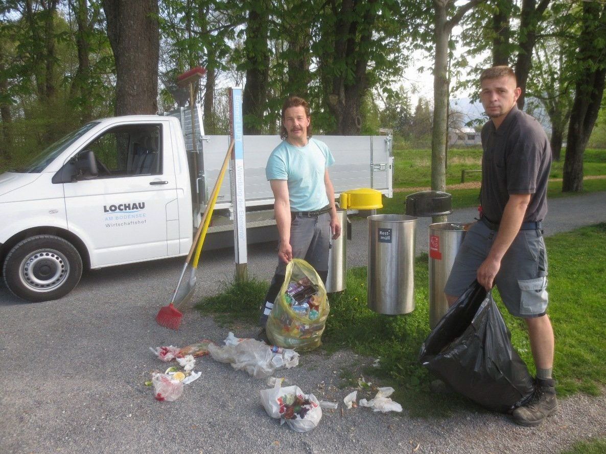 Im Sommer ist der „Aufräumdienst“ vom Lochauer Wirtschaftshof sogar jeden Tag am See im Arbeitseinsatz, und dies immer auf Kosten der Allgemeinheit. Im Sommer ist der „Aufräumdienst“ vom Lochauer Wirtschaftshof sogar jeden Tag am See im Arbeitseinsatz, und dies immer auf Kosten der Allgemeinheit.
