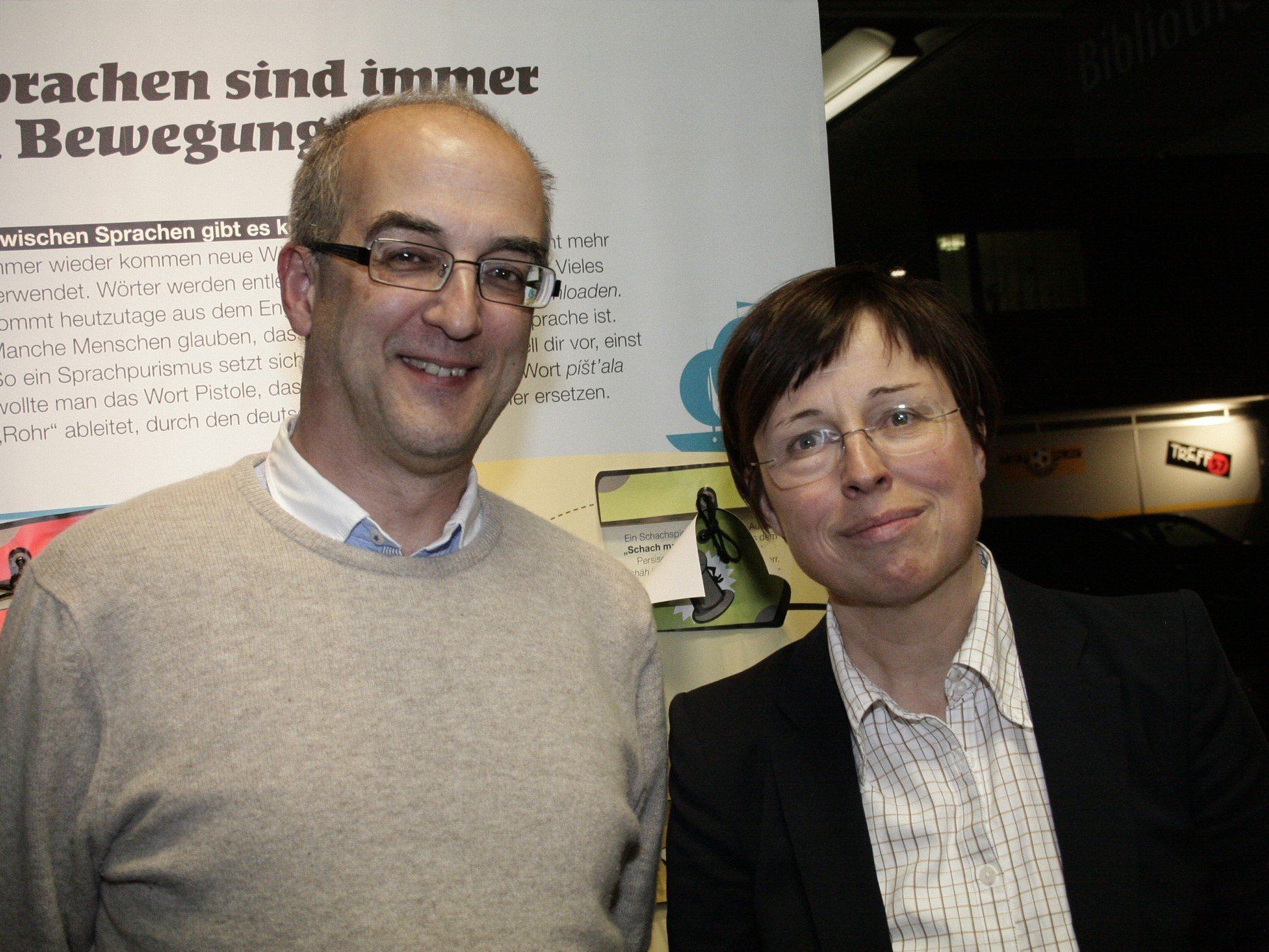 Peter Ladstätter und Eva Grabherr bei der Eröffnung der Wanderausstellung „Sprachlandschaft Deluxe“. Peter Ladstätter und Eva Grabherr bei der Eröffnung der Wanderausstellung „Sprachlandschaft Deluxe“.