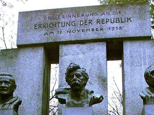 Das Denkmal der Republik neben dem Parlament in Wien